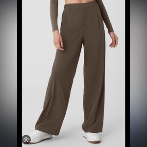 ALO Yoga Trousers with Wide-Leg Fit (brown)